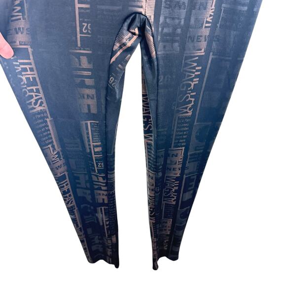 Urban Outfitters Black Rose Gold Metallic Bodycon Lightweight V-Neck Bodysuit M - Picture 3 of 5